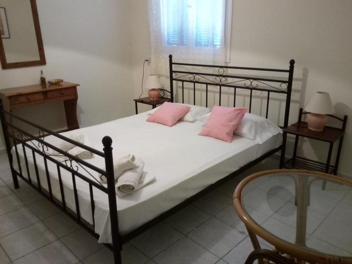 Agnes Rooms Kini Esterno foto